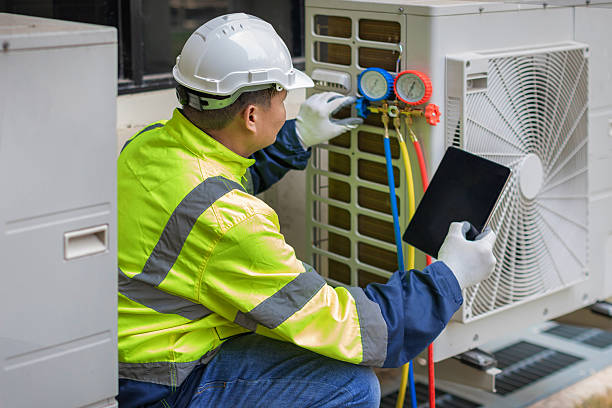 Professional Heat Pump Repair technician working in Cleveland, FL